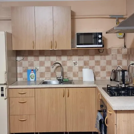 3 Bedrooms Next To Dom Square ריגה