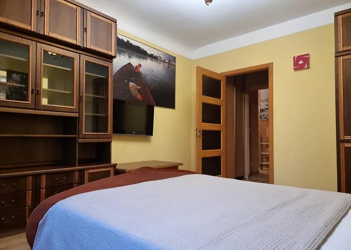 Apartment 3 Bedrooms Next To Dom Square *