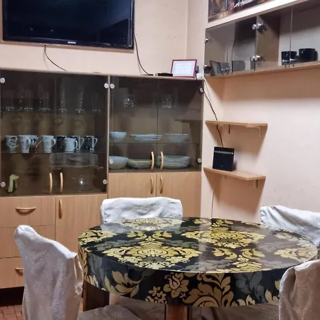 Апартаменти 3 Bedrooms Next To Dom Square