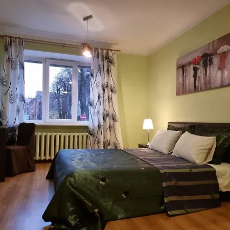 3 Bedrooms Next To Dom Square Апартаменти Рига