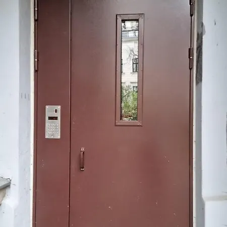 3 Bedrooms Next To Dom Square Рига