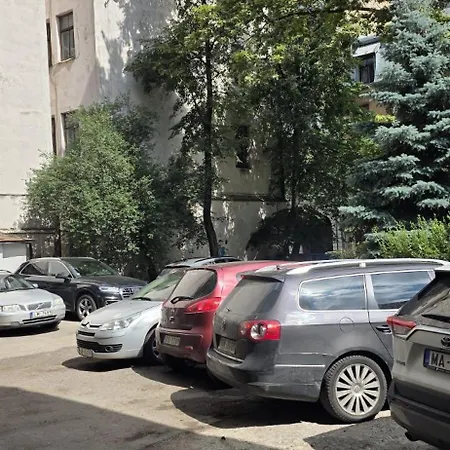 Апартаменти 3 Bedrooms Next To Dom Square