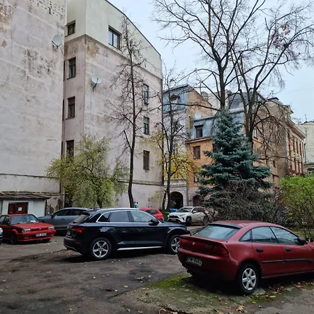 3 Bedrooms Next To Dom Square Апартаменти *