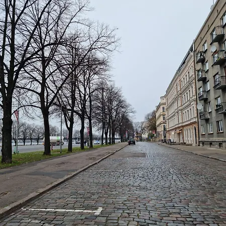 Апартаменти 3 Bedrooms Next To Dom Square Рига